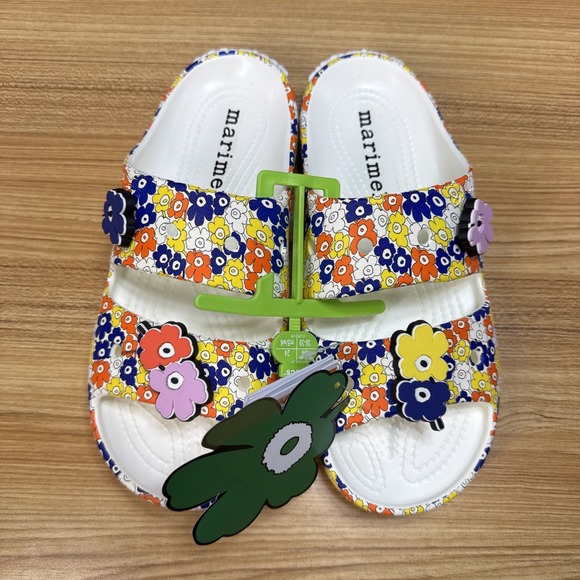 NWT Crocs x Marimekko Classic Sandal Womens 8 / Mens 6‎ Exclusive Jibbitz 211121 - Picture 2 of 8